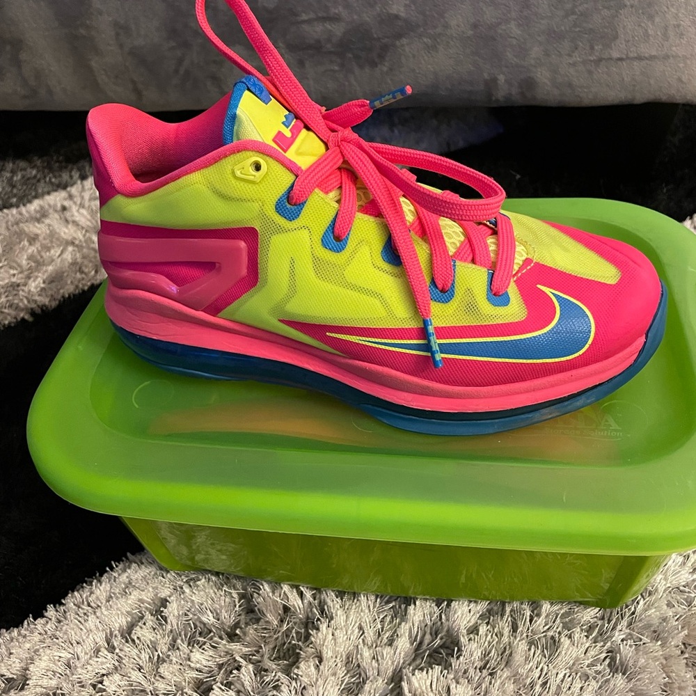 LeBron Sneaker only worn 3 times
